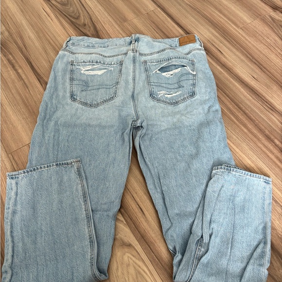 American Eagle Outfitters Light Wash Tomgirl Women's Jeans - Picture 2 of 4